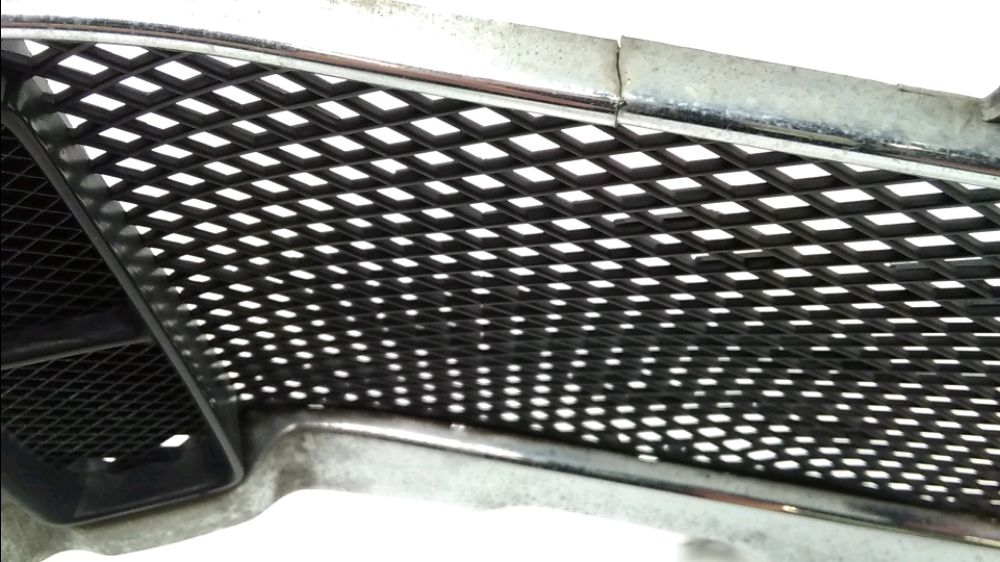 GRILLE DE RADIATEUR