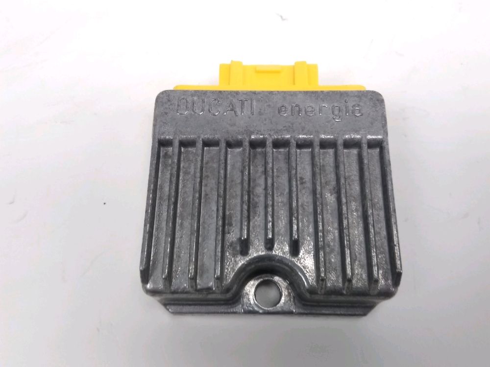 REGULATEUR DE TENSION