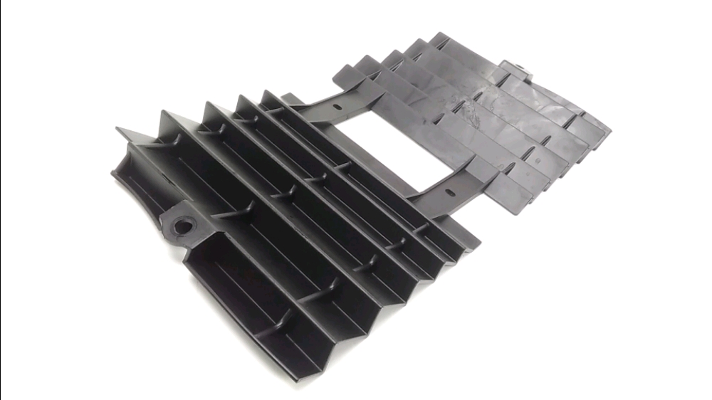 GRILLE DE RADIATEUR