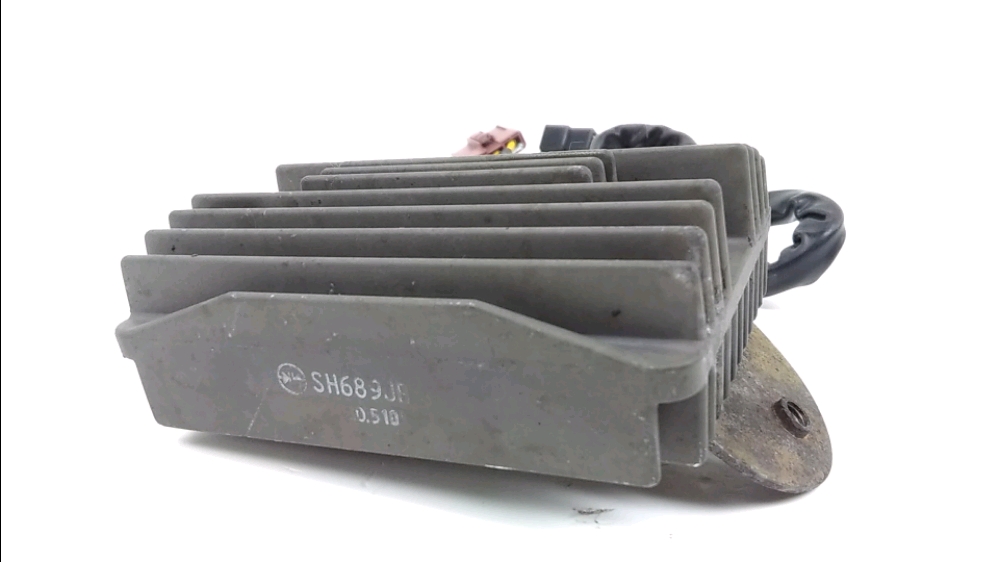 REGULATEUR DE TENSION