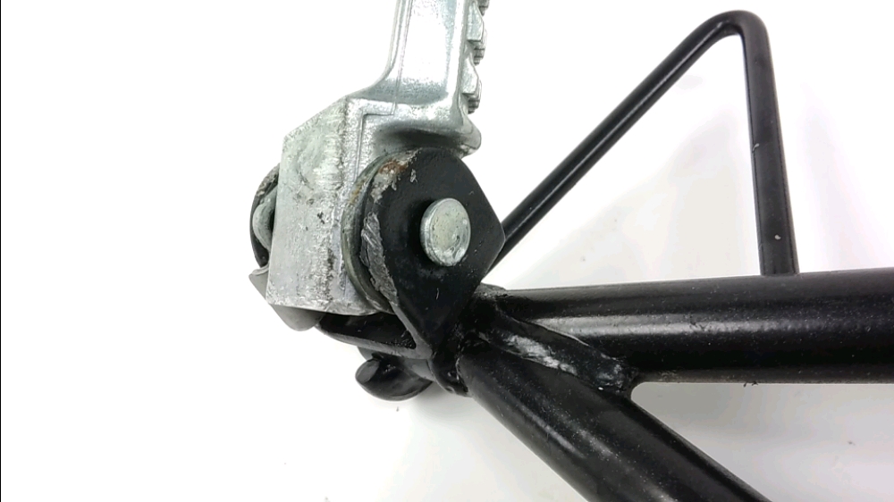 PLATINE ET REPOSE PIEDS ARRIERE DROIT