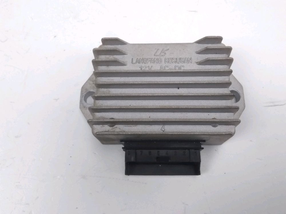 REGULATEUR DE TENSION