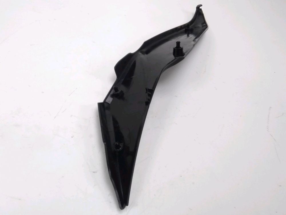 CACHE LATERAL DROIT