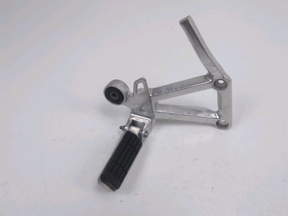 PLATINE ET REPOSE PIEDS ARRIERE DROIT