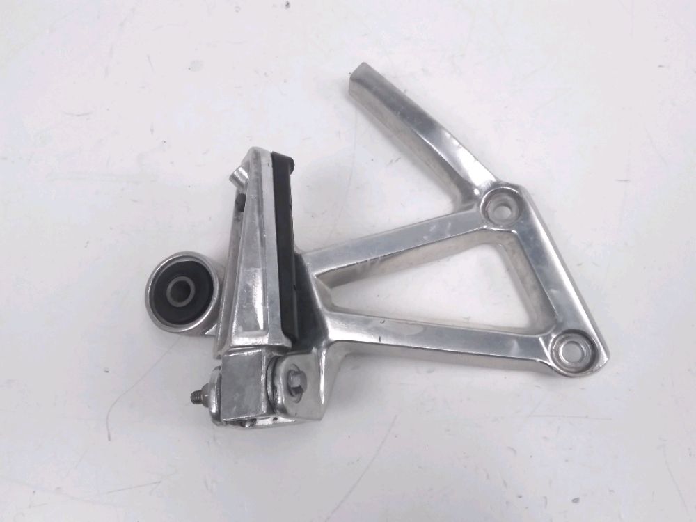 PLATINE ET REPOSE PIEDS ARRIERE DROIT