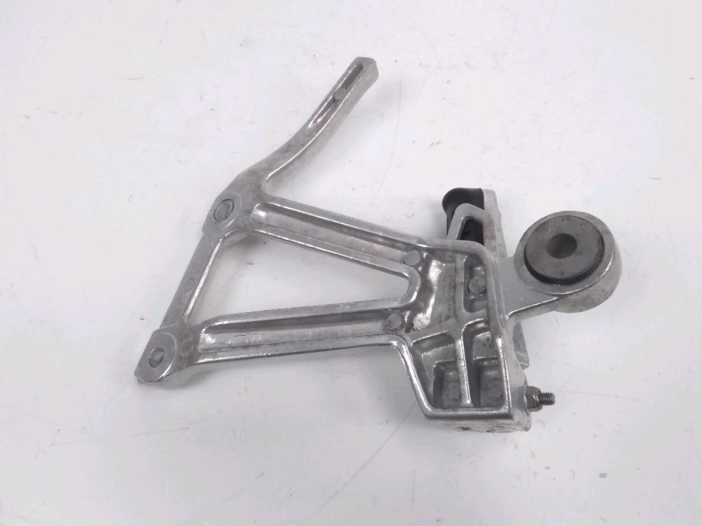 PLATINE ET REPOSE PIEDS ARRIERE DROIT