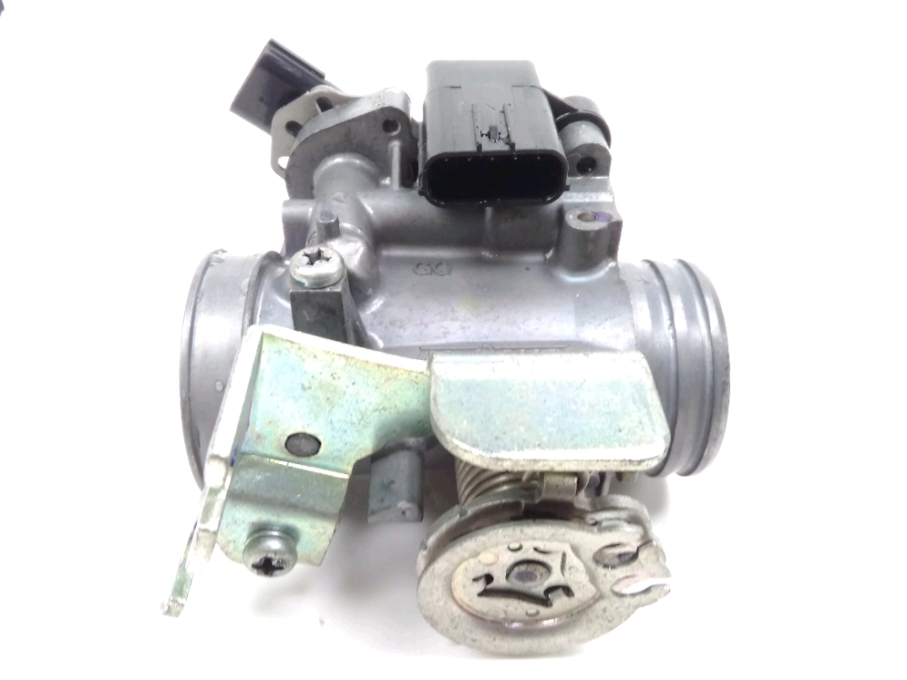 Corps d'injection gauche