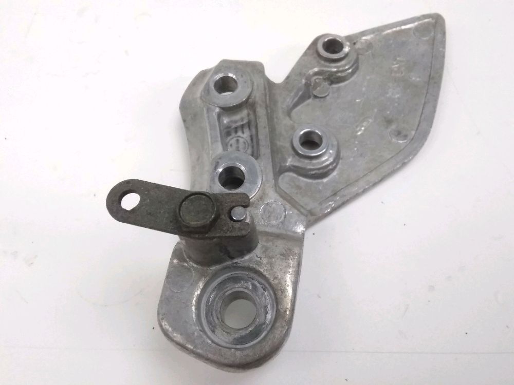 PLATINE AVANT DROITE