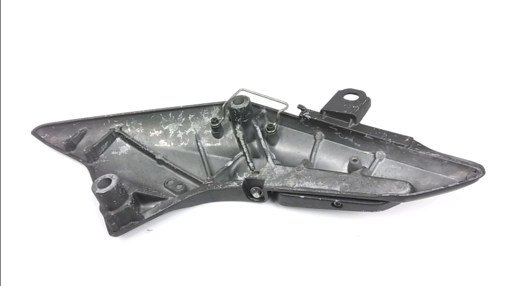 PLATINE ET REPOSE PIEDS ARRIERE DROIT