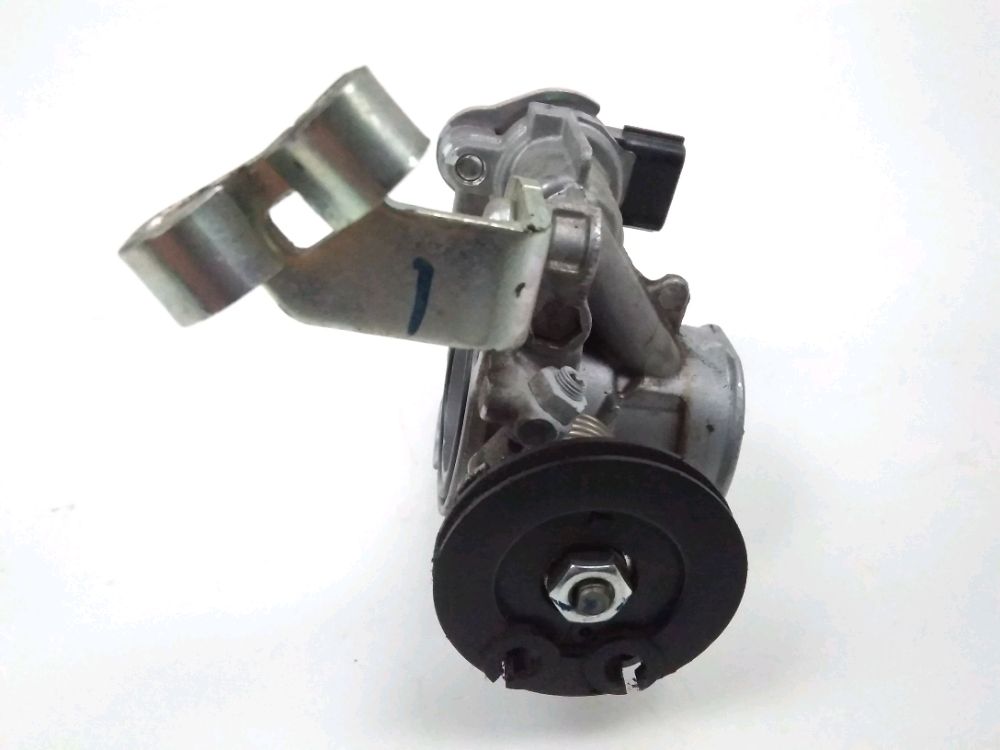 Corps d'injection gauche