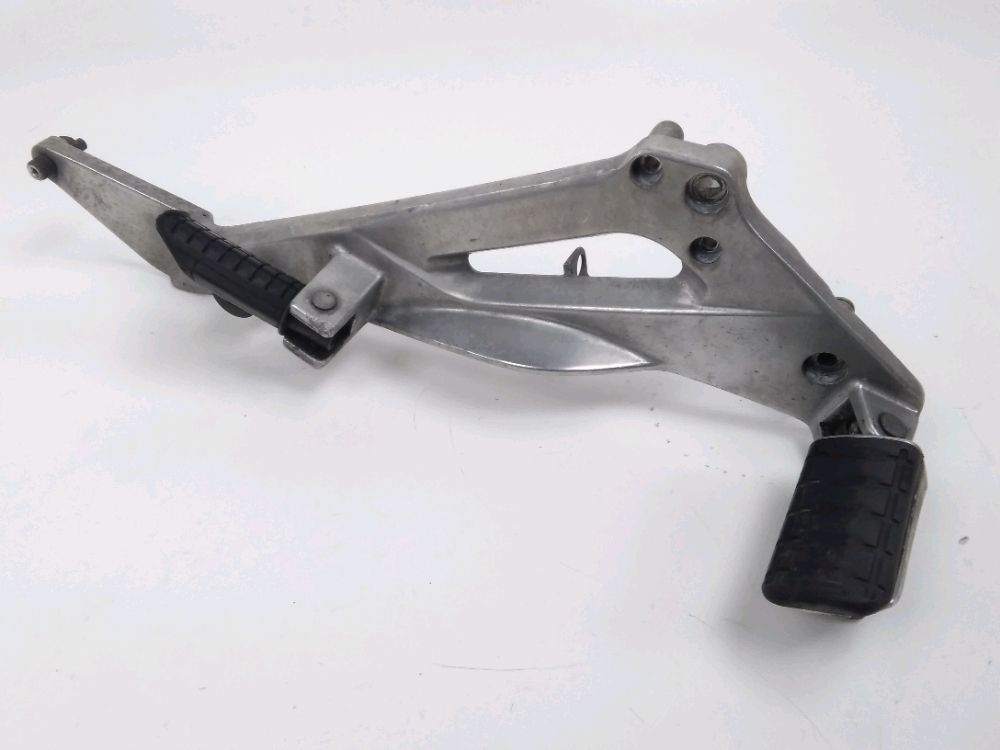 Platine et repose pieds arriere droit