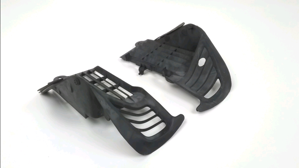 GRILLE DE RADIATEUR