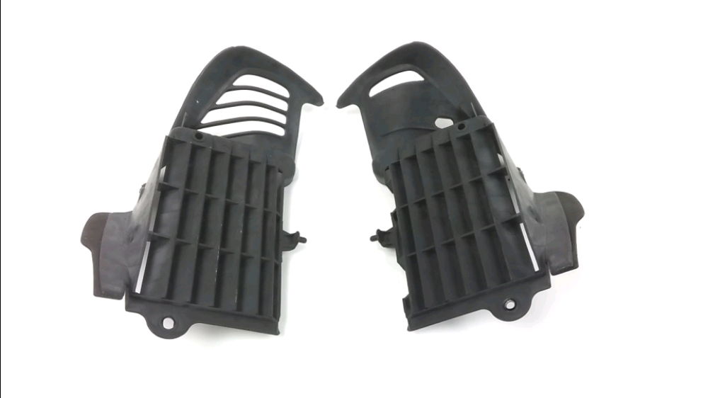 GRILLE DE RADIATEUR