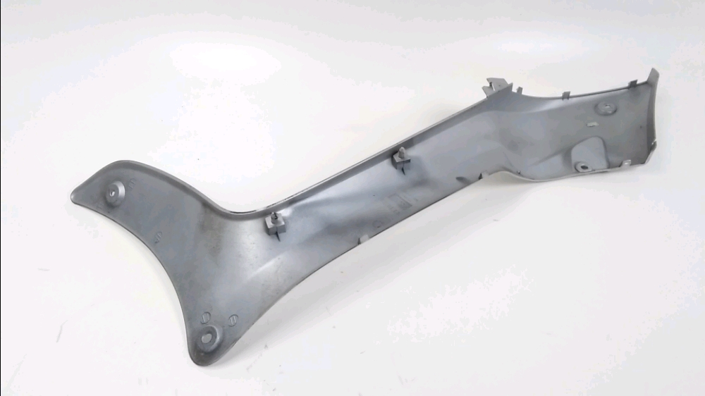 CACHE LATERAL DROIT