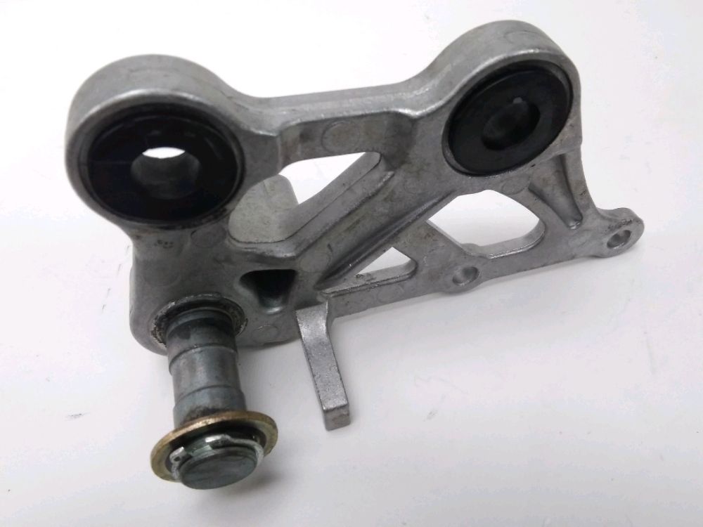 PLATINE AVANT DROITE