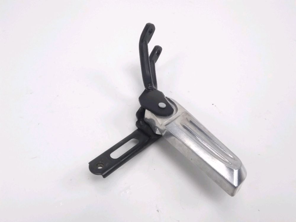 PLATINE ET REPOSE PIEDS ARRIERE DROIT