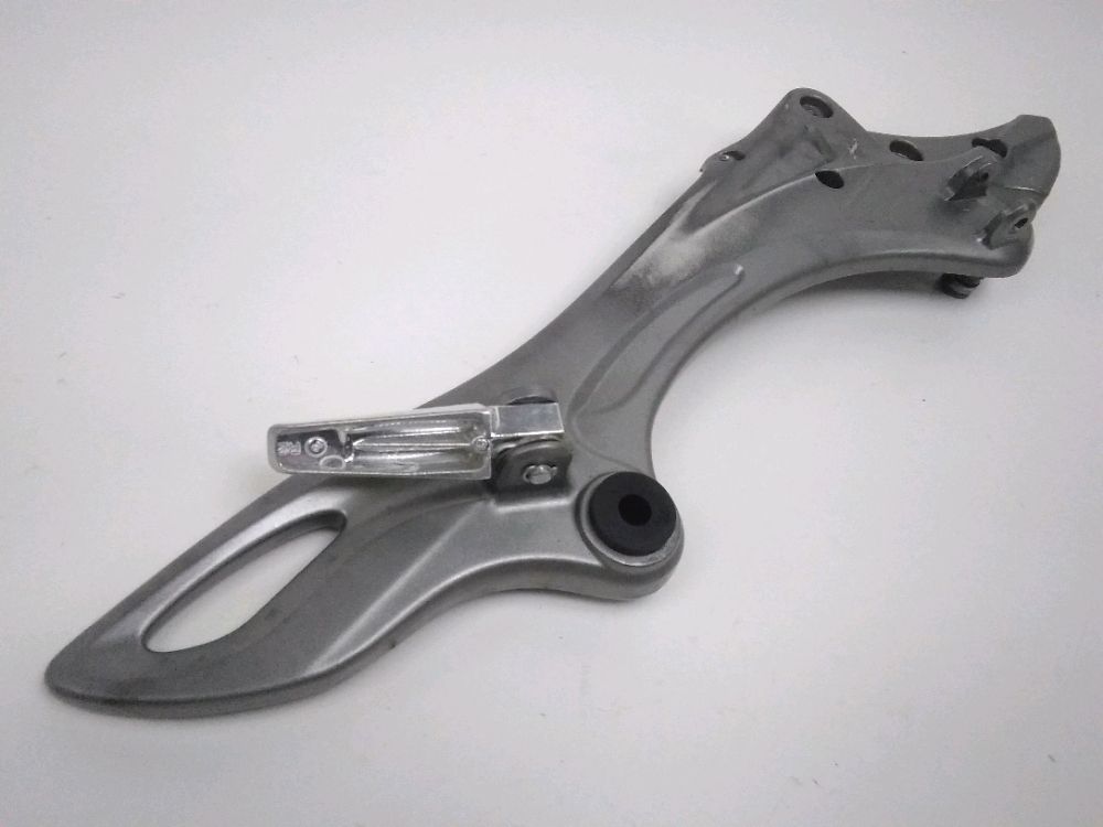 Platine avant droite