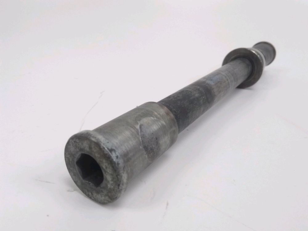 AXE DE ROUE AVANT