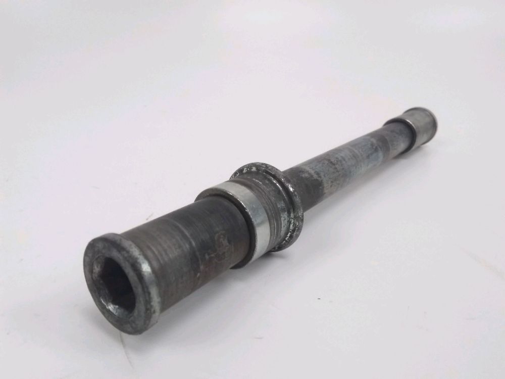 AXE DE ROUE AVANT