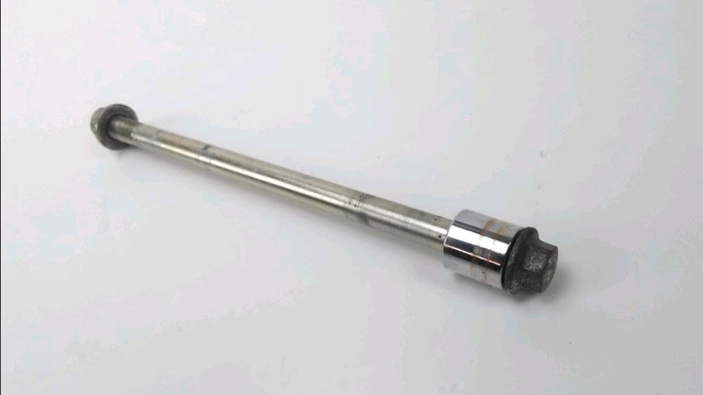 AXE DE ROUE AVANT