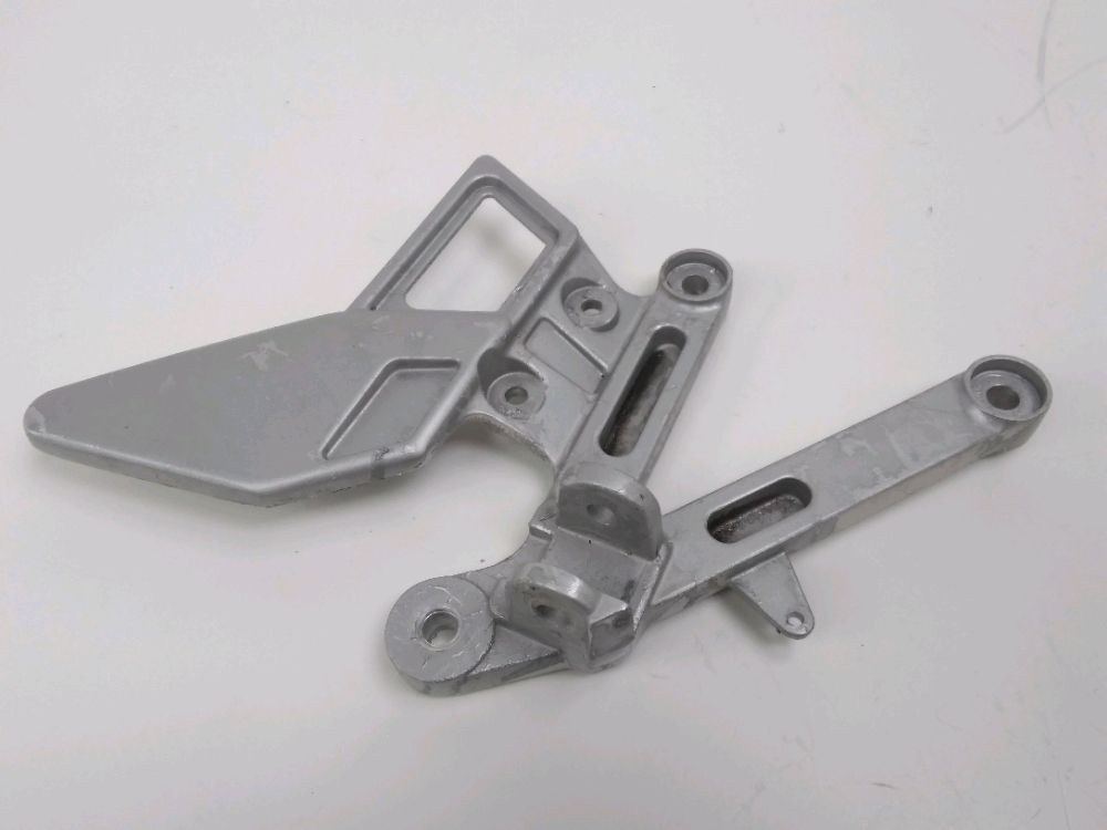 PLATINE AVANT DROITE