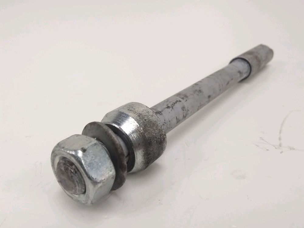 AXE DE ROUE AVANT