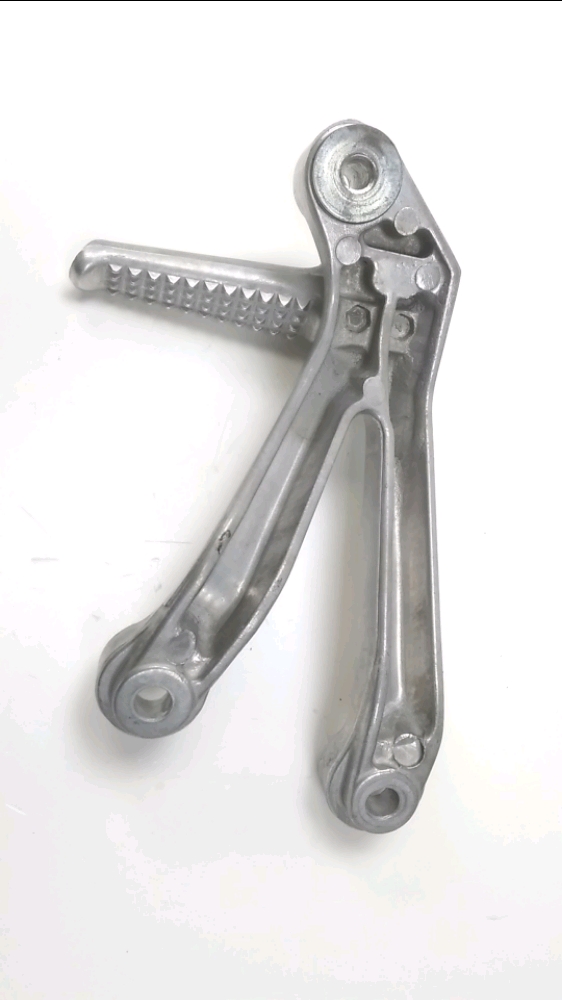 PLATINE ET REPOSE PIEDS ARRIERE DROIT