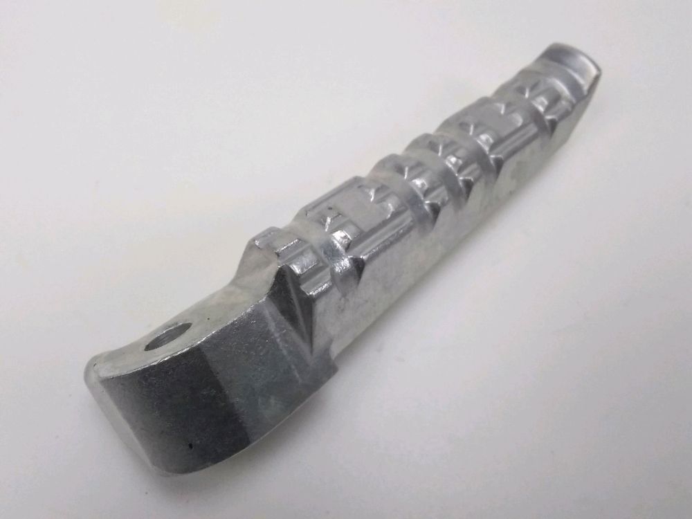 Repose pieds arriere droit