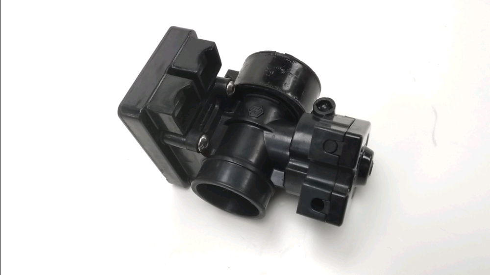 Corps d'injection gauche