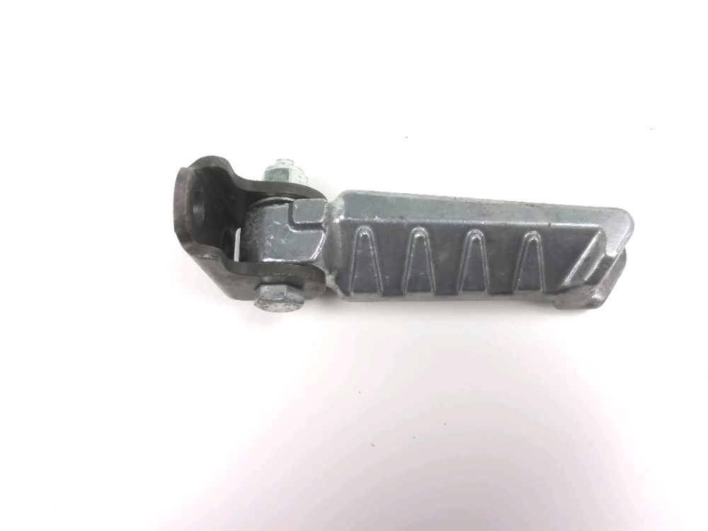 Platine et repose pieds arriere droit