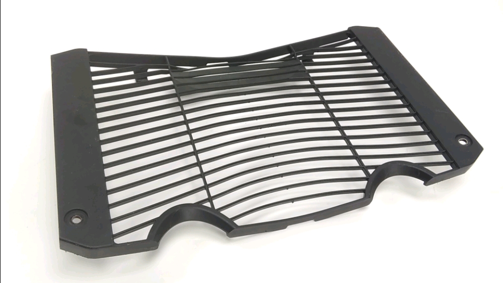GRILLE DE RADIATEUR