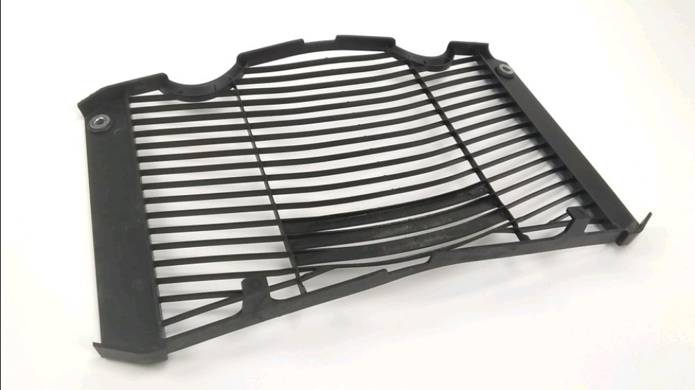 GRILLE DE RADIATEUR