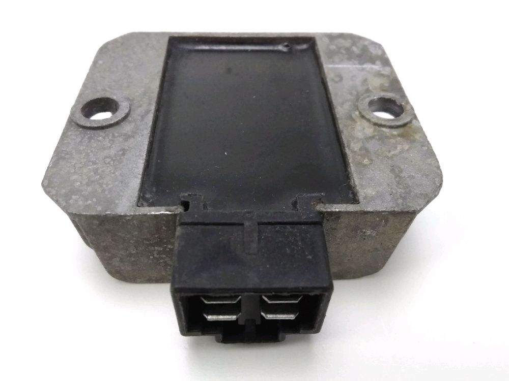 REGULATEUR DE TENSION