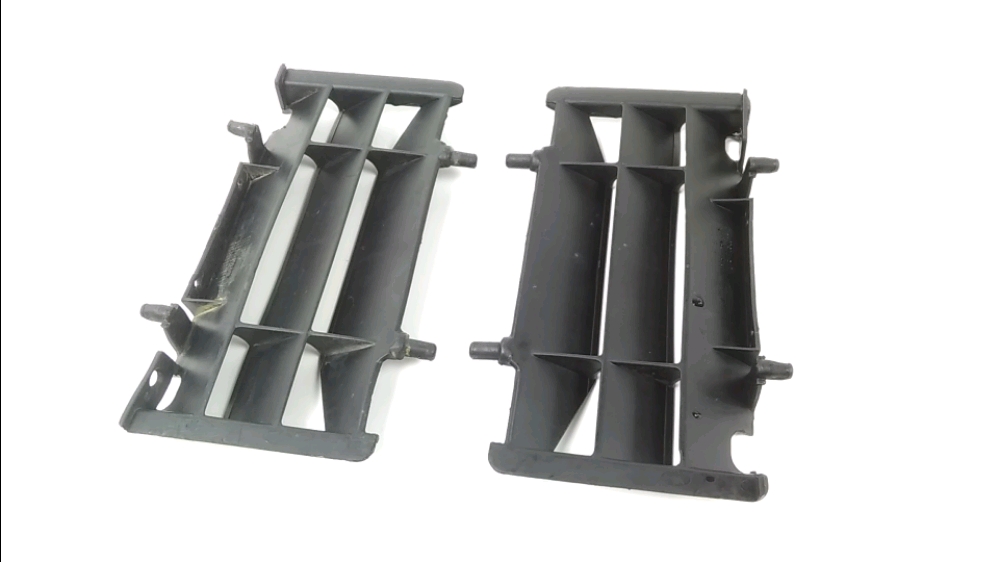 GRILLE DE RADIATEUR