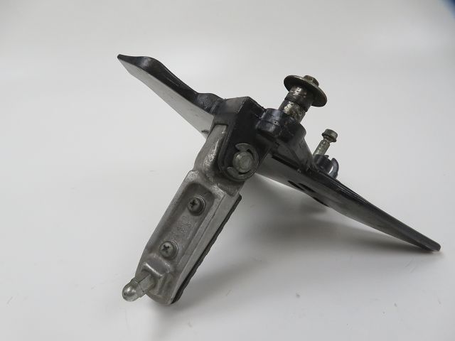 PLATINE AVANT DROITE COMPLETE