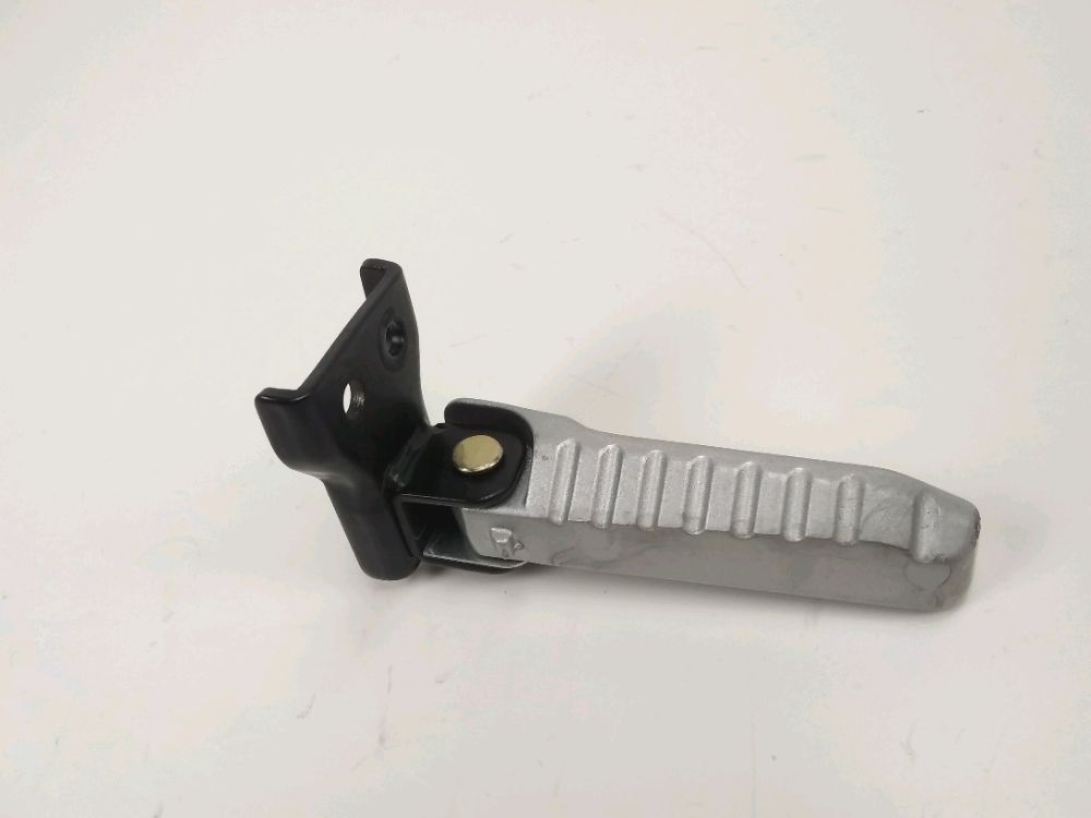 Repose pieds arriere droit