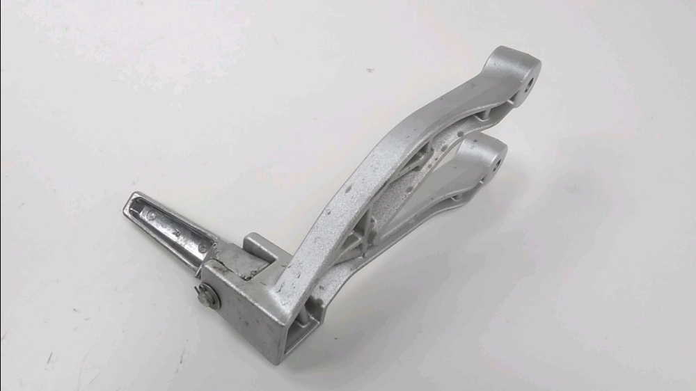 PLATINE ET REPOSE PIEDS ARRIERE DROIT