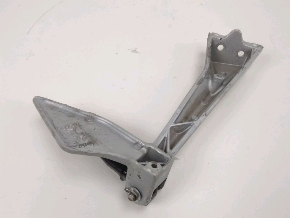 PLATINE ET REPOSE PIEDS ARRIERE DROIT