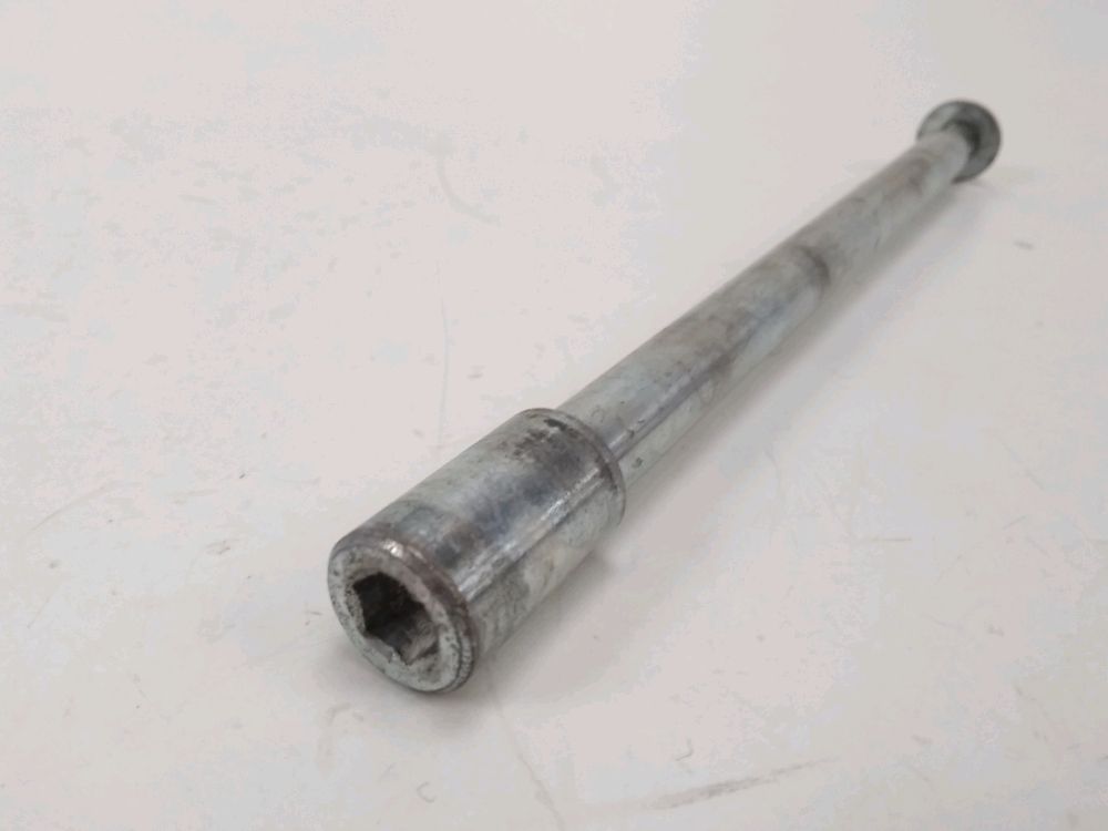 AXE DE ROUE AVANT