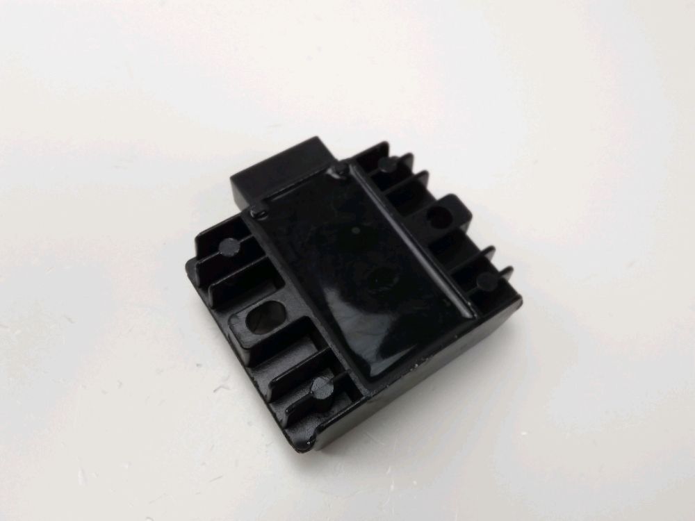 REGULATEUR DE TENSION