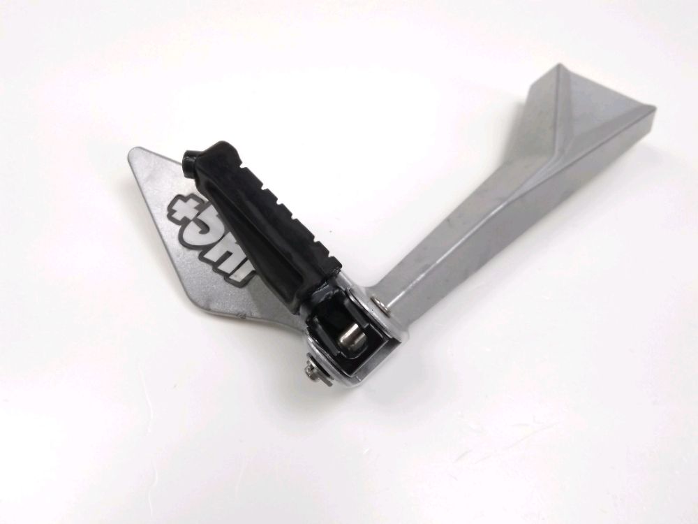 PLATINE ET REPOSE PIEDS ARRIERE DROIT