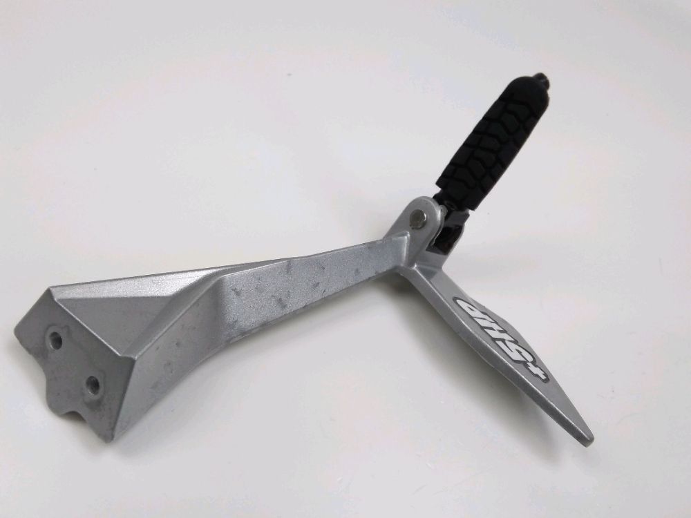 PLATINE ET REPOSE PIEDS ARRIERE DROIT