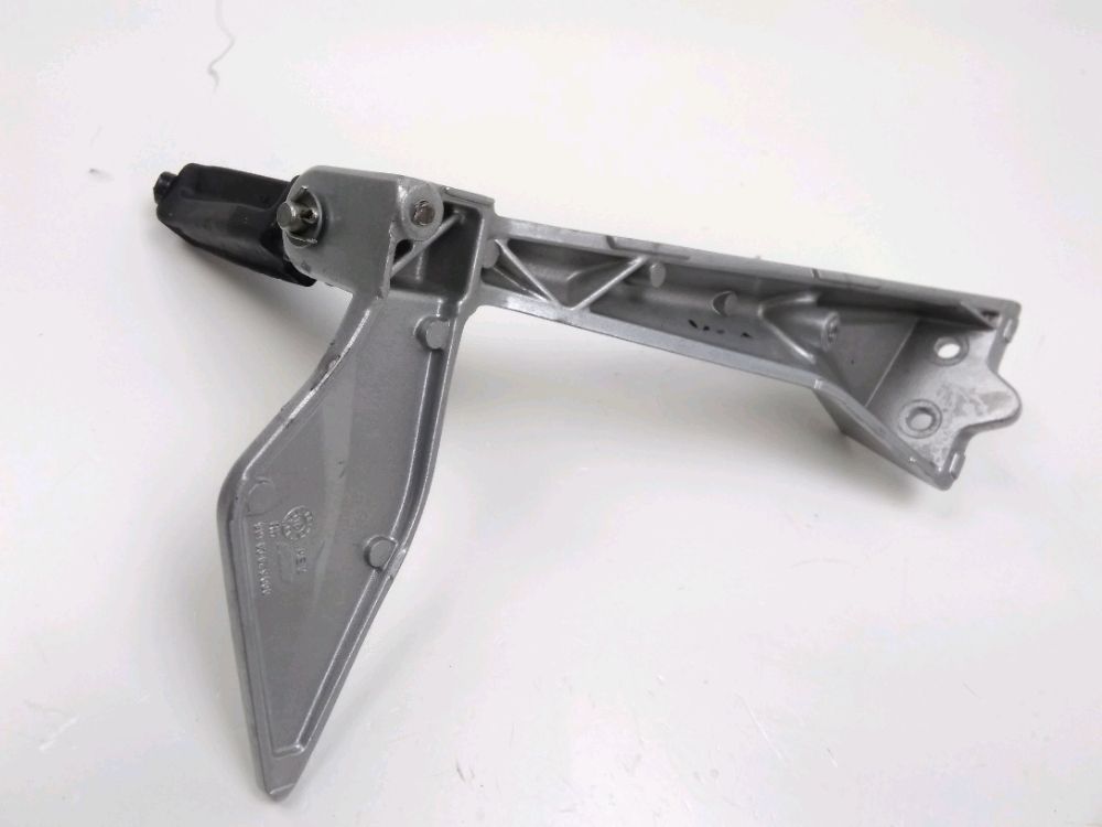 PLATINE ET REPOSE PIEDS ARRIERE DROIT