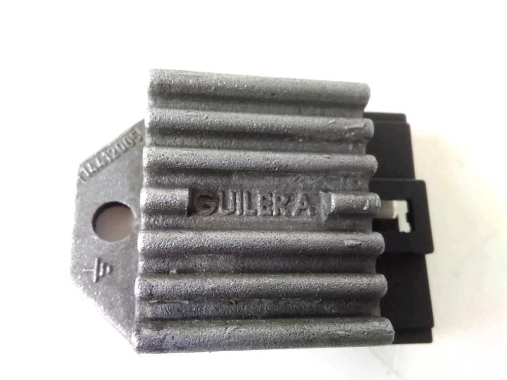 REGULATEUR DE TENSION