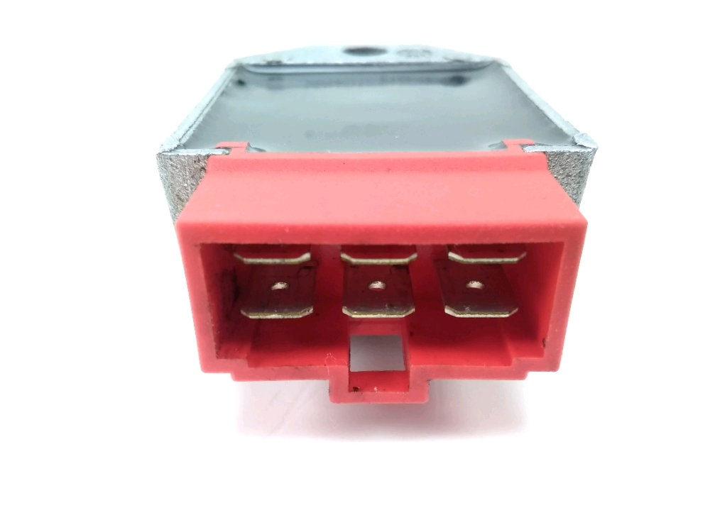 REGULATEUR DE TENSION