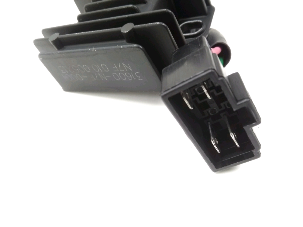 REGULATEUR DE TENSION