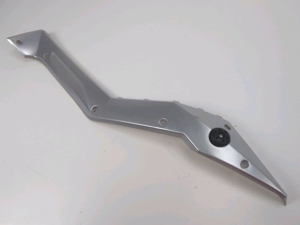 CACHE LATERAL DROIT