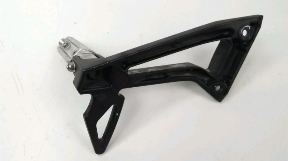 PLATINE ET REPOSE PIEDS ARRIERE DROIT