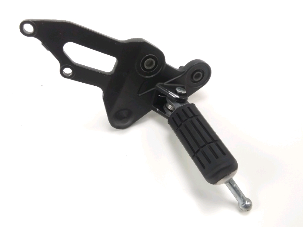 PLATINE AVANT DROITE