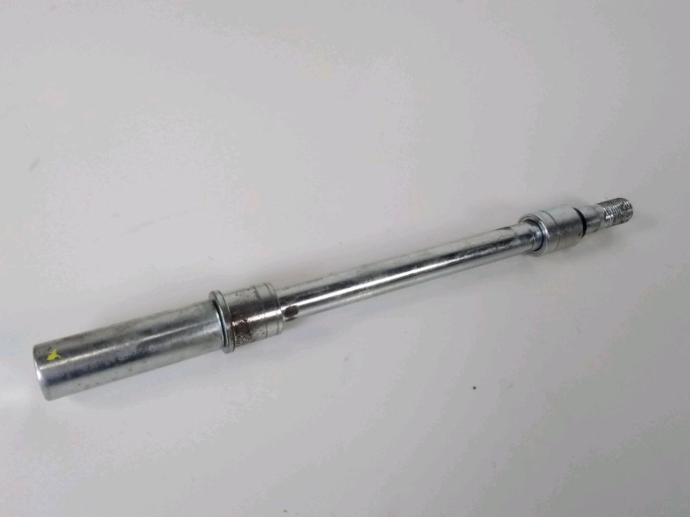 AXE DE ROUE AVANT